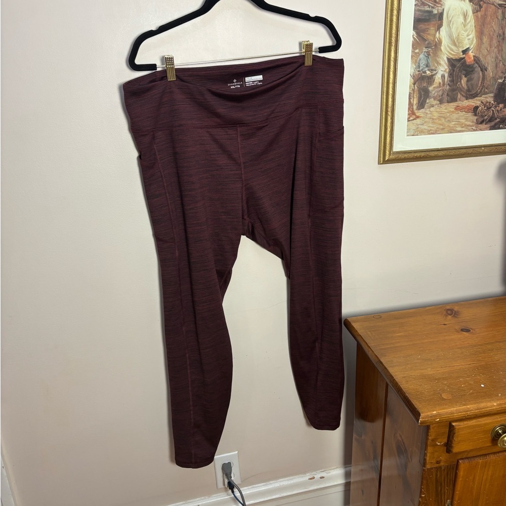 Women's Burgundy Leggings with pockets.
